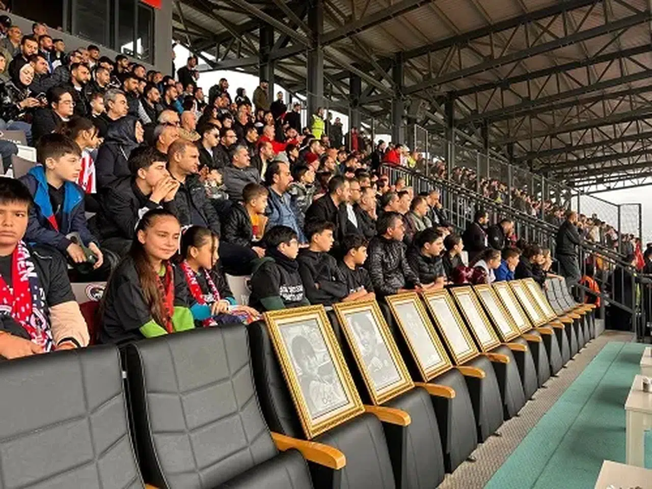 Kahramanmaraş’ta Anlamlı Anma Tribünlere Yansıdı