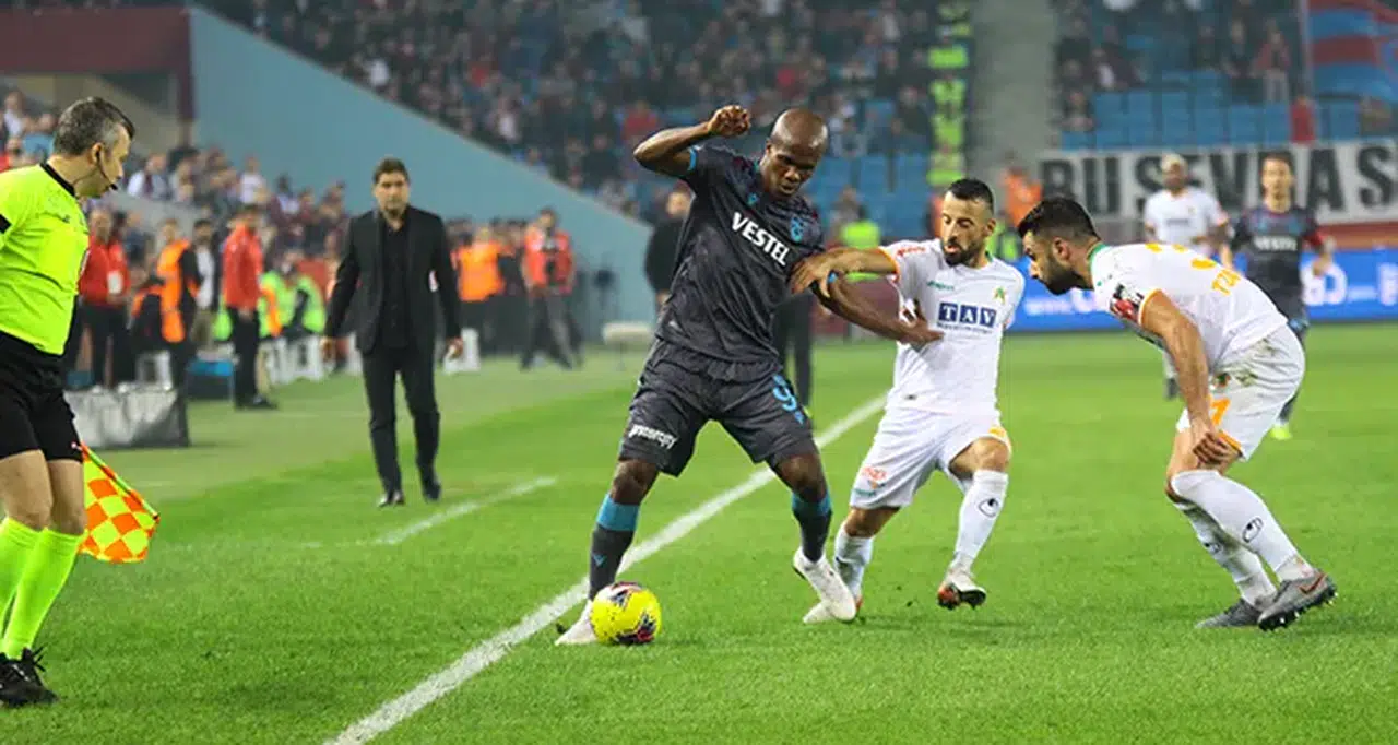 Alanyaspor Trabzonspor Maçında İlk Yarı Sessiz Geçti