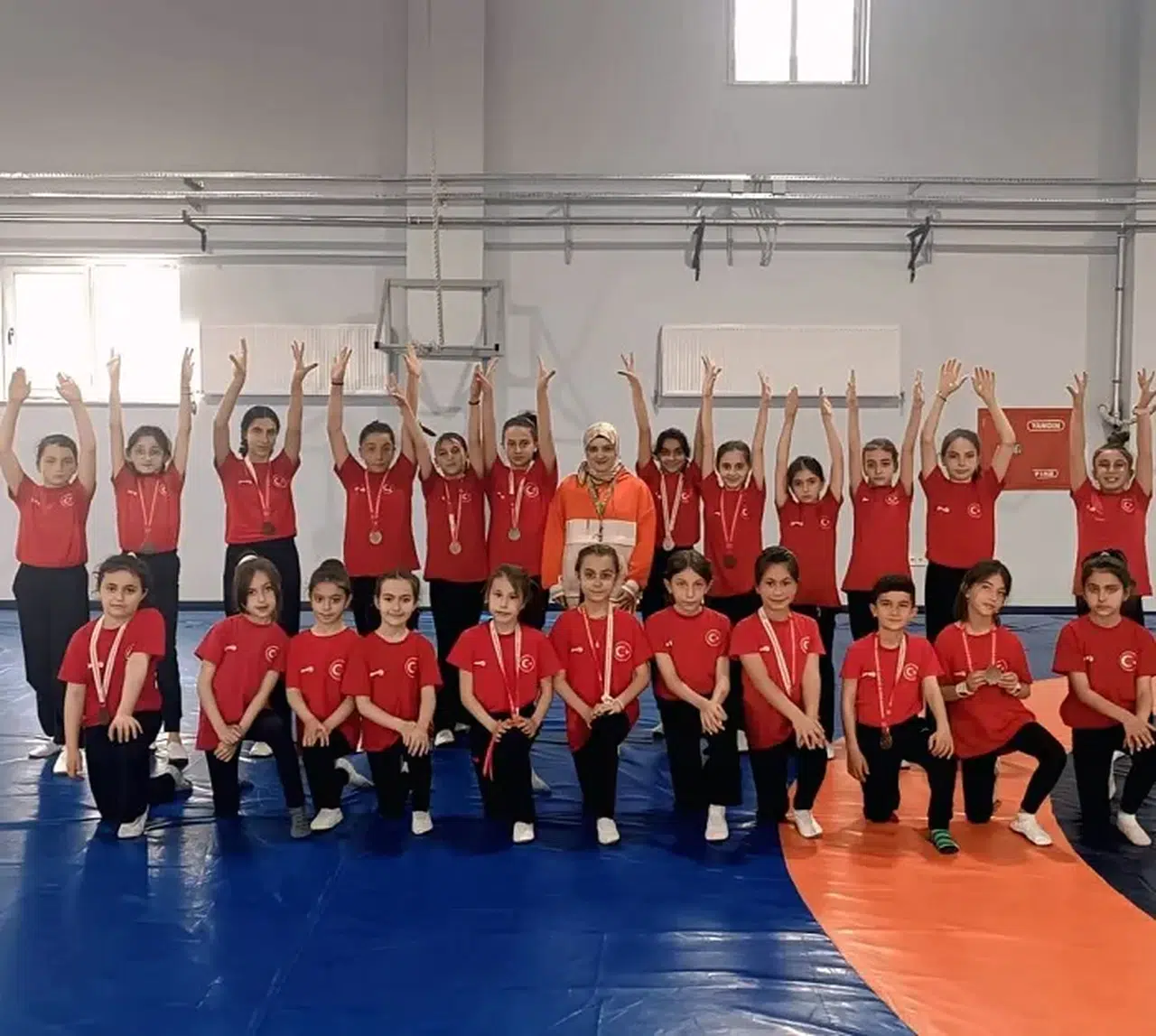 Göksun’da Minik Sporcular Piste Çıktı: Cimnastik Yarışması Tamamlandı