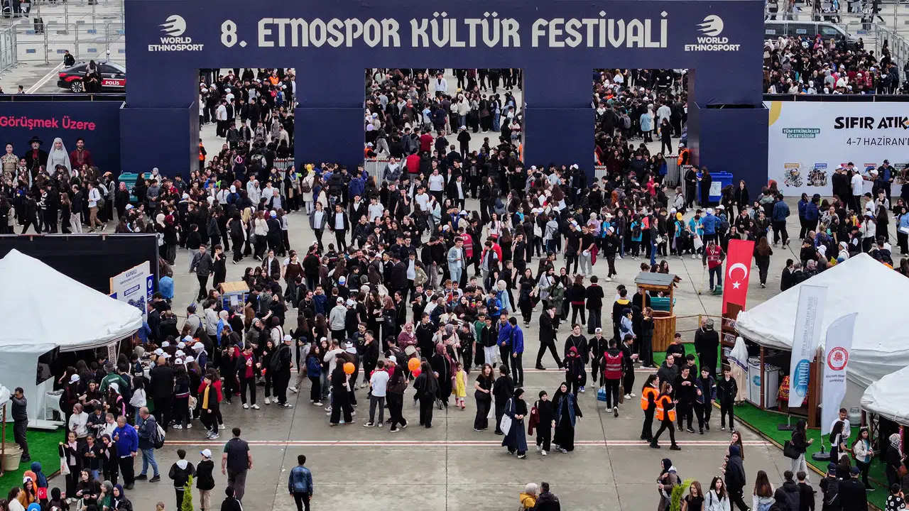 Büyükşehir, Etnospor Kültür Festivali'nde Şehrin Zenginliklerini Katılımcılarla Paylaşıyor