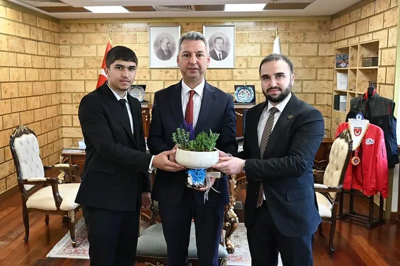 Gençlik Meclisi’nden Rektör Okumuş’a Hayırlı Olsun