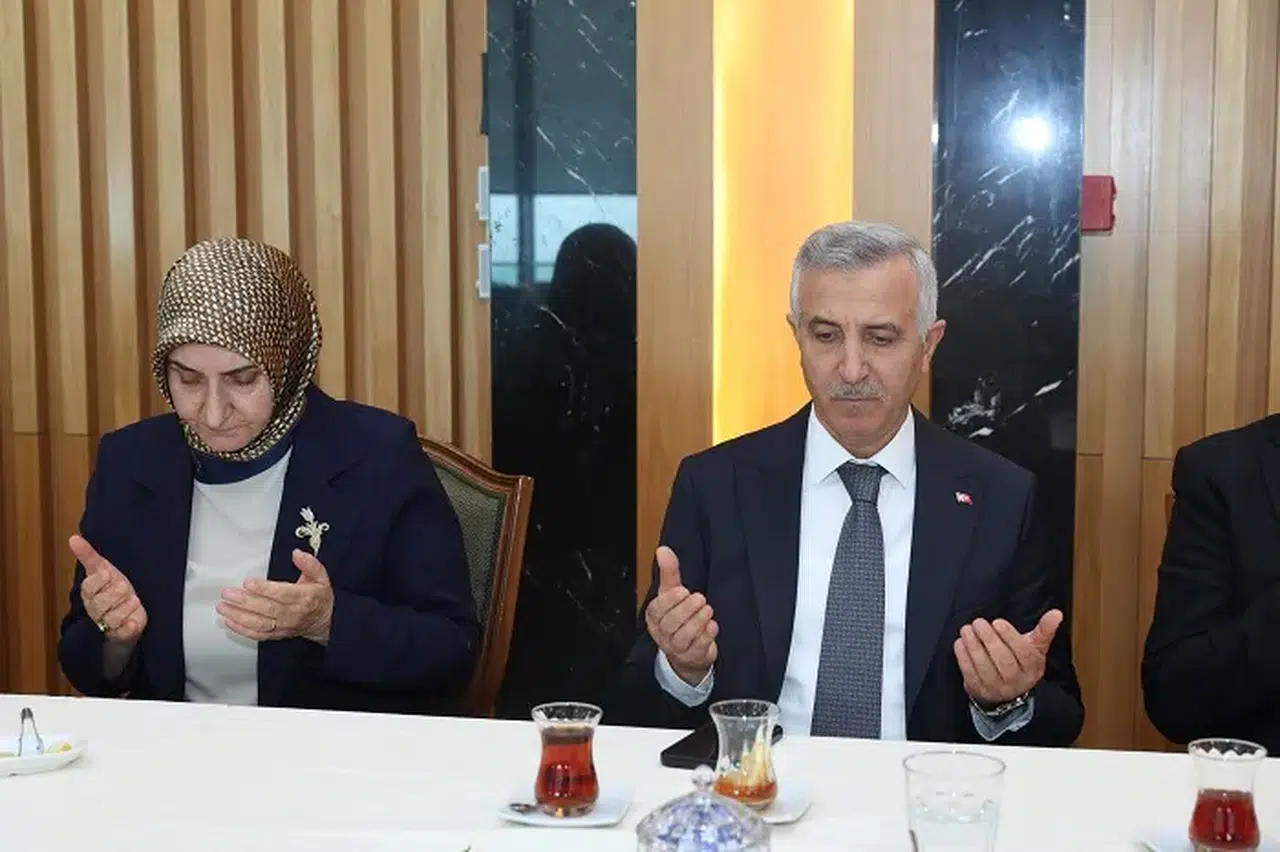 Vali Ünlüer’den Anneler Günü’nde Anlamlı Mesaj: Annelerinizin Kıymetini Bilin