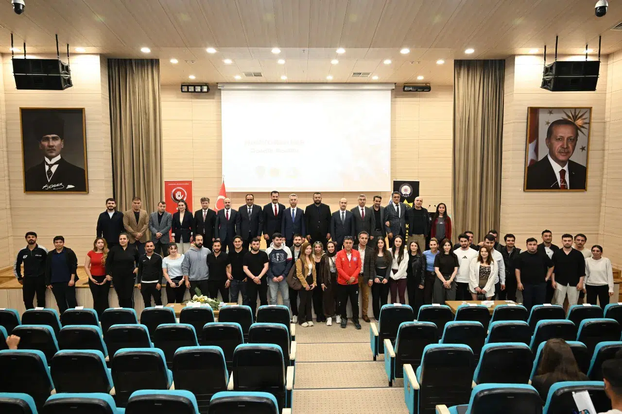 KSÜ'de Narkotik Sorunlarına Dikkat Çeken Gençlik Konferansı Gerçekleştirildi