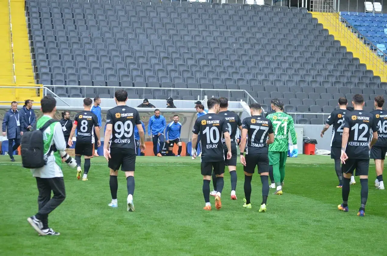 İstiklalspor’da Yeni Sezon Belirsizliği: Başkan Ahmet Gaffar Akarca Devam Edecek mi?
