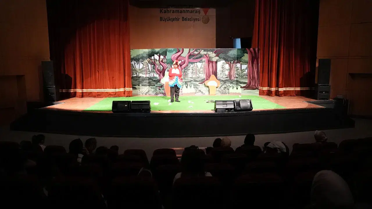 Büyükşehir, Çocukların Rüya Dünyasını Tiyatroyla Canlandırdı!