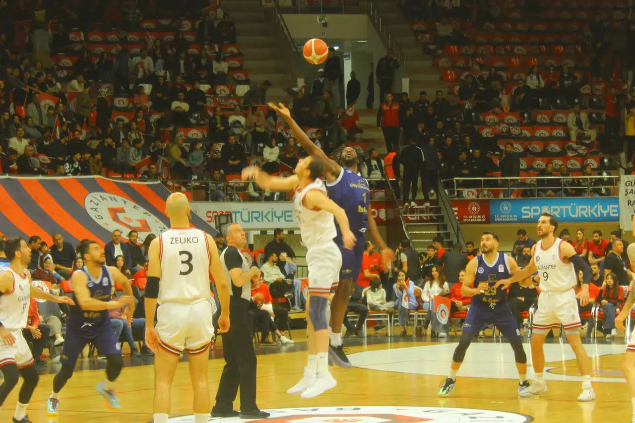 Gaziantep Basketbol Maçı Nefes Kesti! Kipaş Direndi