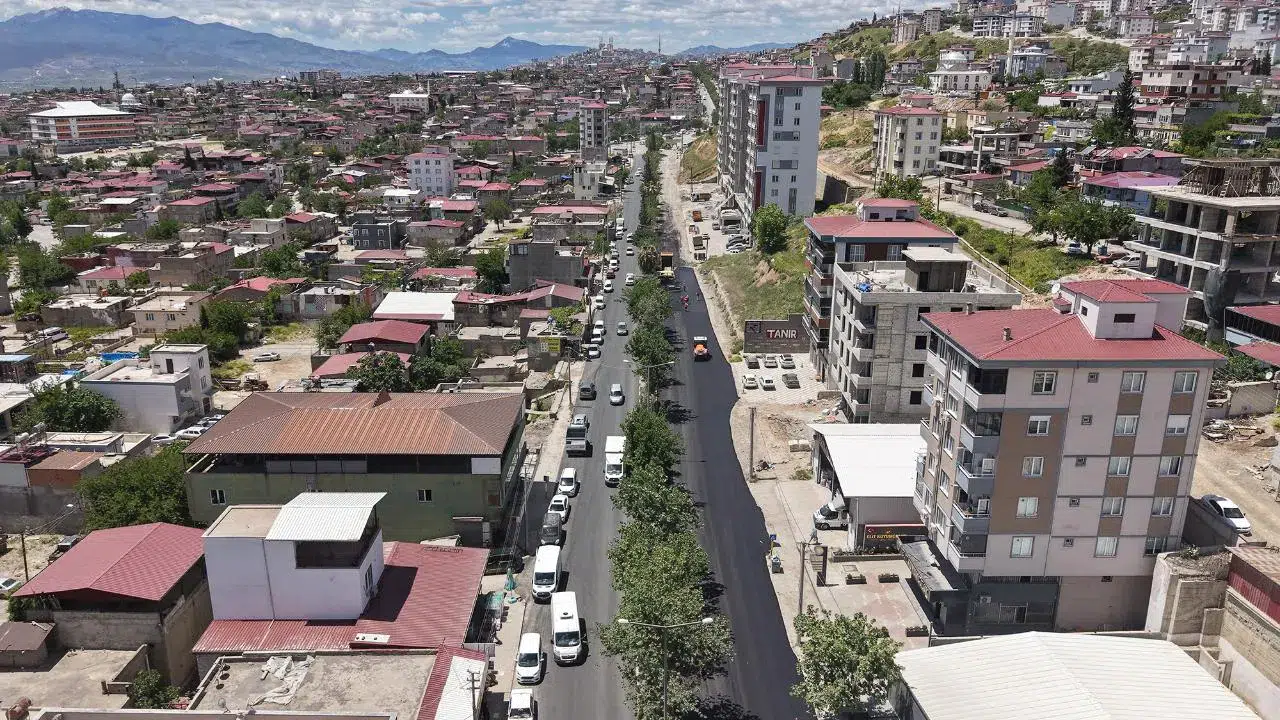 Büyükşehir Belediyesi, Doğukent Yolu'nda Asfalt Çalışmalarına Devam Ediyor!
