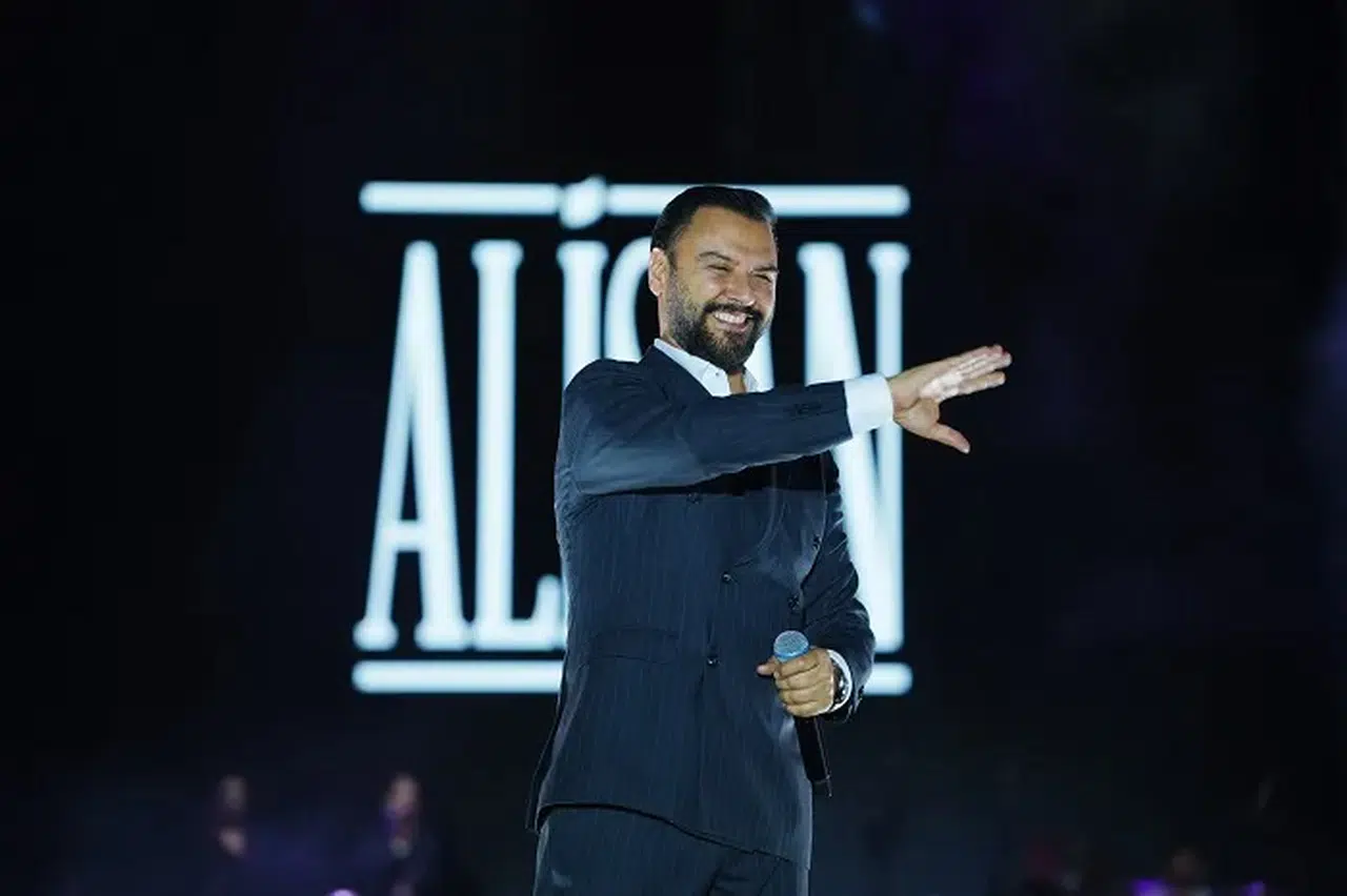 Mersin Kültür Yolu Festivali’nde Alişan Rüzgarı Esti