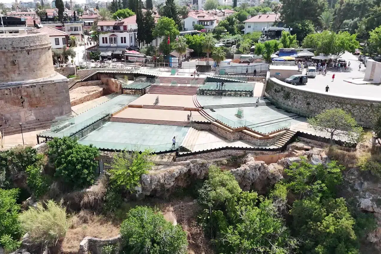 Tarihi Kulede Şahane Moda Gösterisi Düzenlendi!