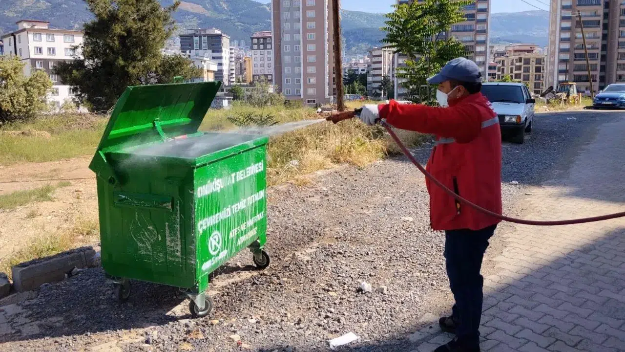 Bayram Süresince Temizlik ve İlaçlama Faaliyetlerine Ara Vermiyor!