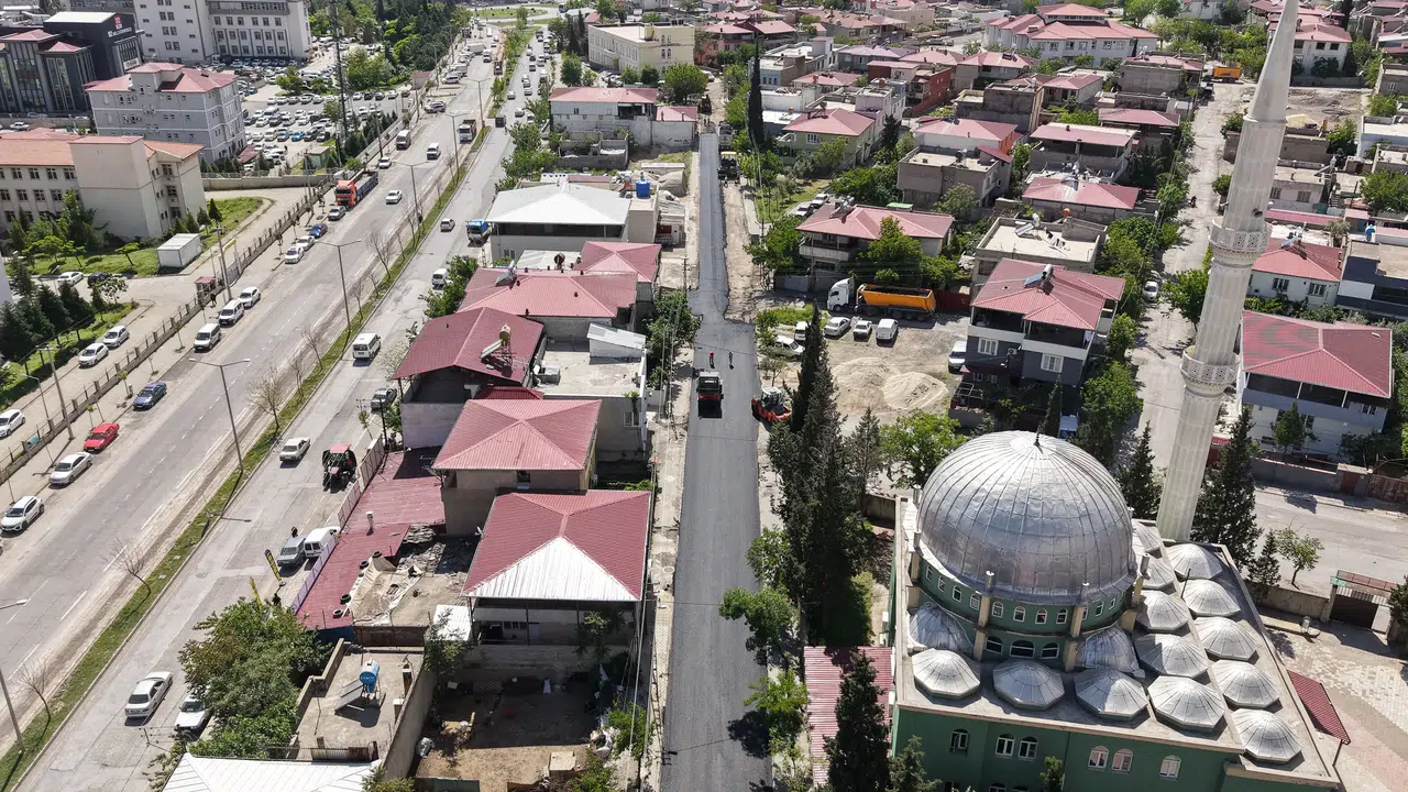 Dulkadiroğlu'nda Yol Yenileme Çalışmaları Tüm Hızıyla Devam Ediyor!