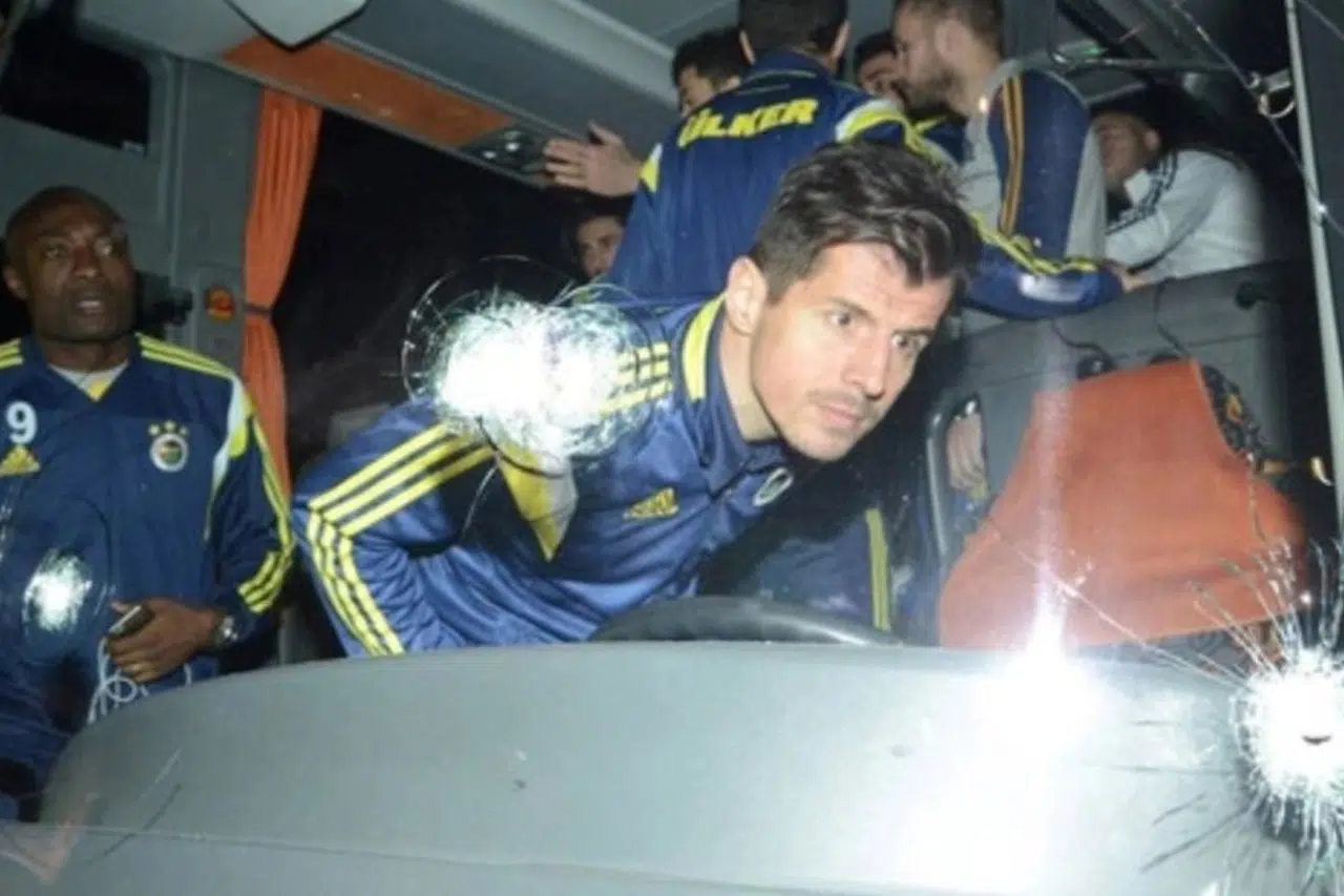 Bakan Gürlek'ten Flaş Açıklama: Fenerbahçe Otobüsüne Yapılan Saldırıyla İlgili Önemli Gelişmeler!