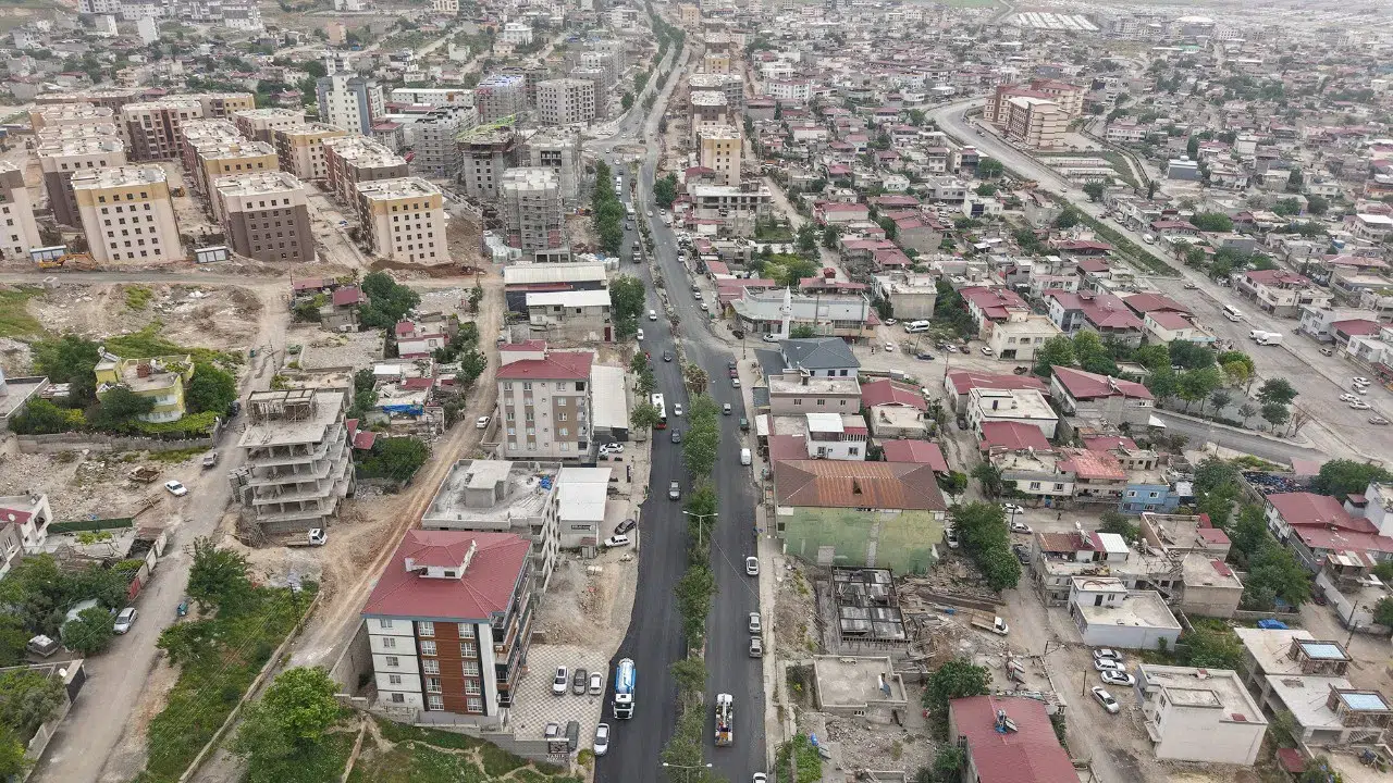Dulkadiroğlu'nda Şeyh Şamil Caddesi'nin Asfaltı Yenilenerek Modern Görünüme Kavuştu!