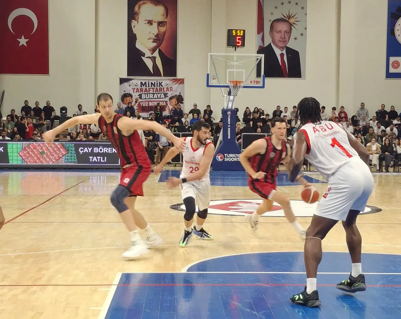İstiklal Basketbol’da Kritik Maçta Devre Arası Eşitliği