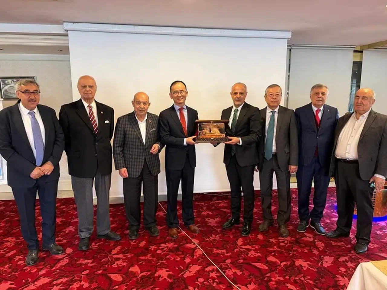 Zirve Buluşması: Siyaset ve İş Dünyası Afşin İçin Birleşti
