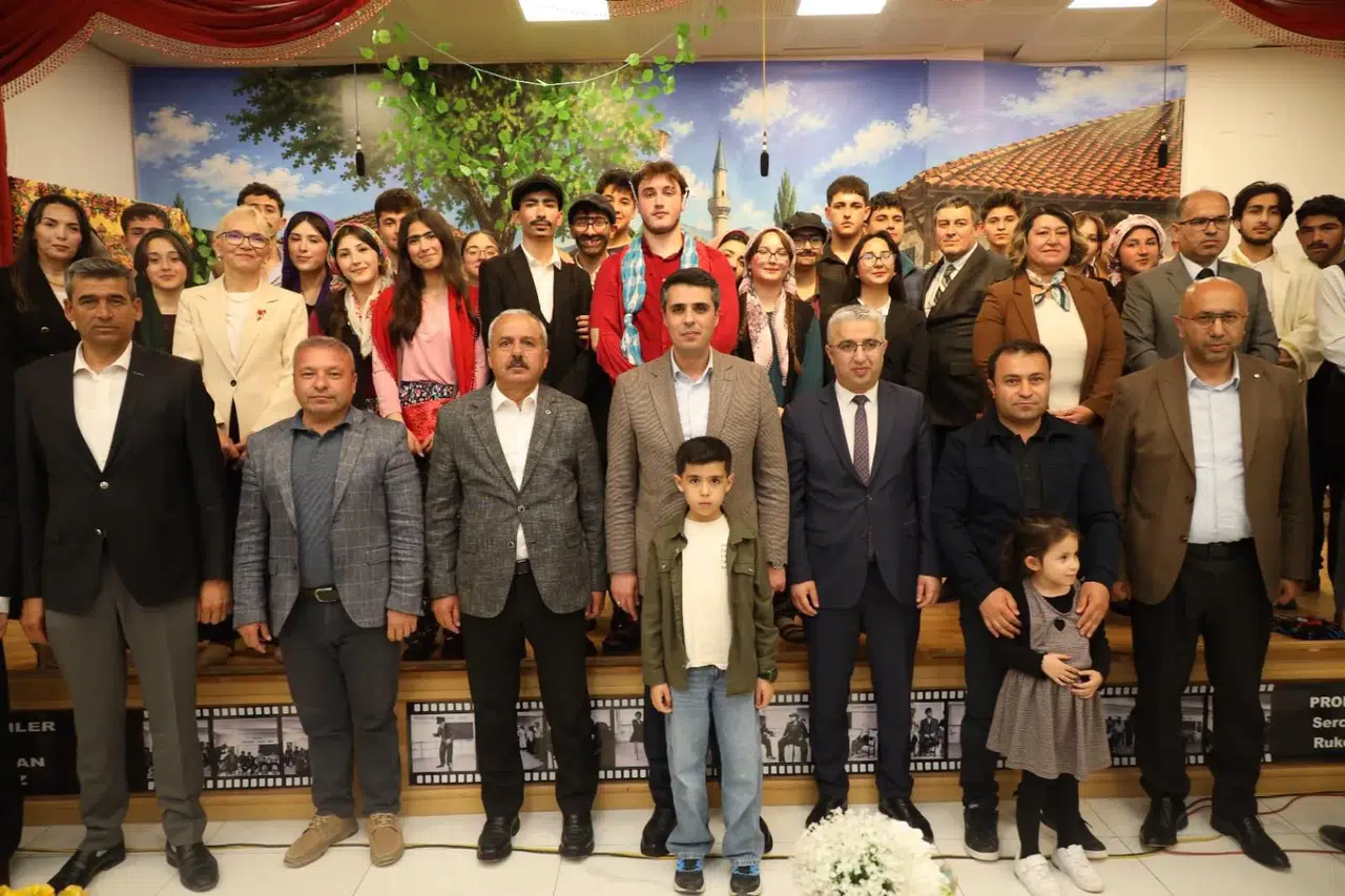Elbistan’da Gençlerin Tiyatro Başarısı