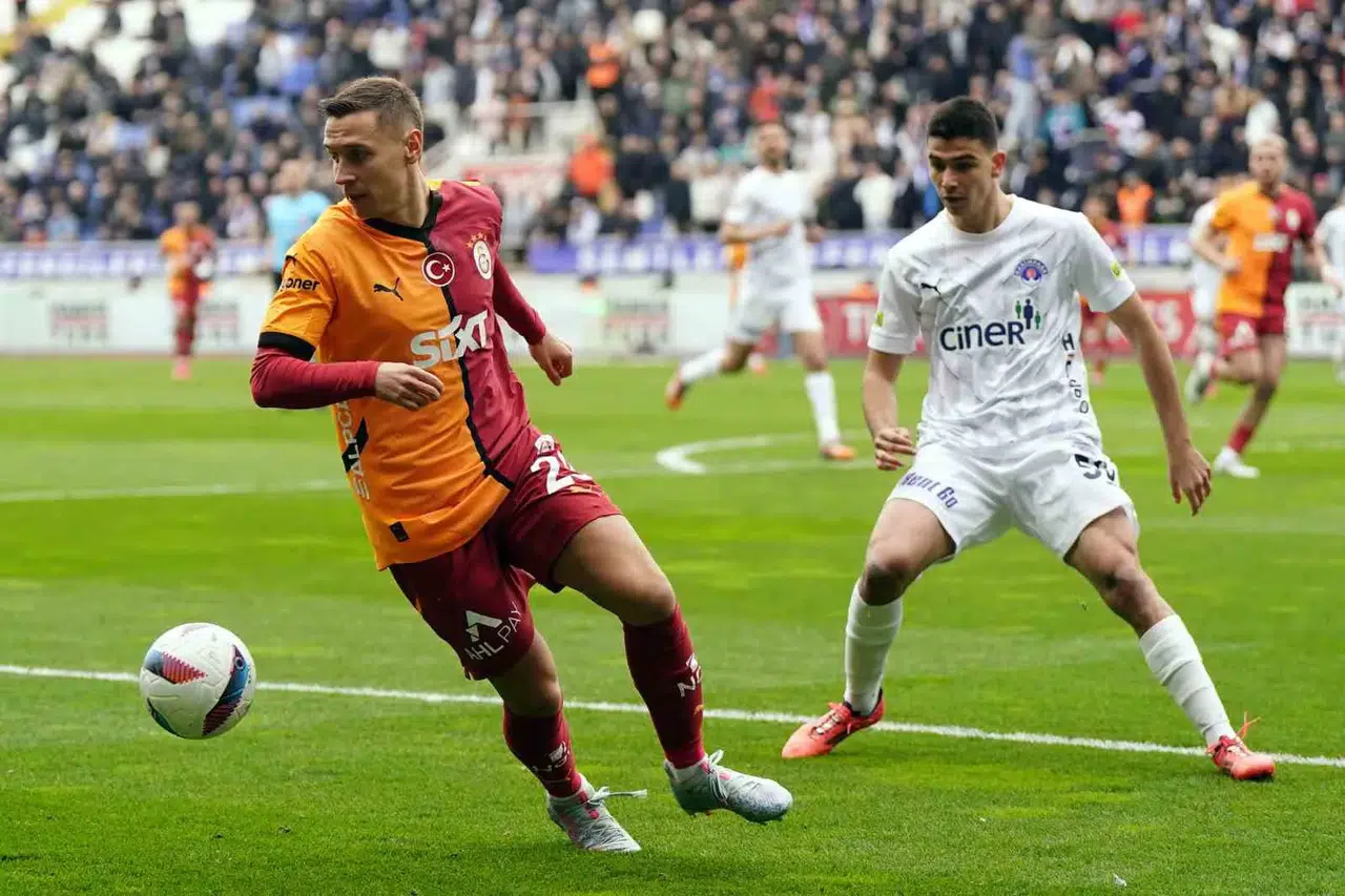 Galatasaray ilk yarıyı 1-0 geride kapattı