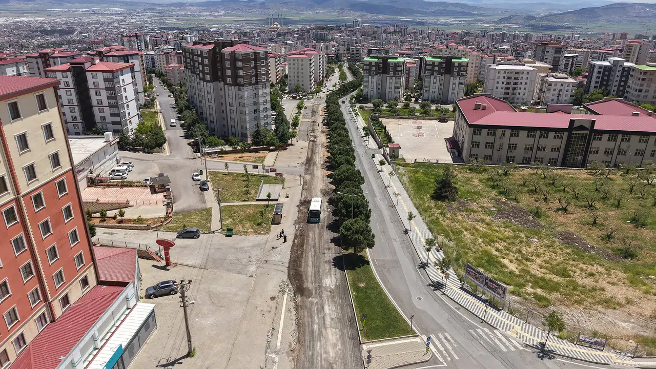 Büyükşehir, Ahır Dağı Caddesi için Asfalt Çalışmalarına Başlıyor
