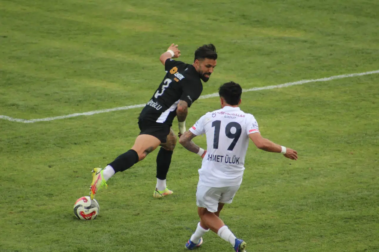 Play-Off Rövanşında İlk Yarı Eşitlikle Geçildi