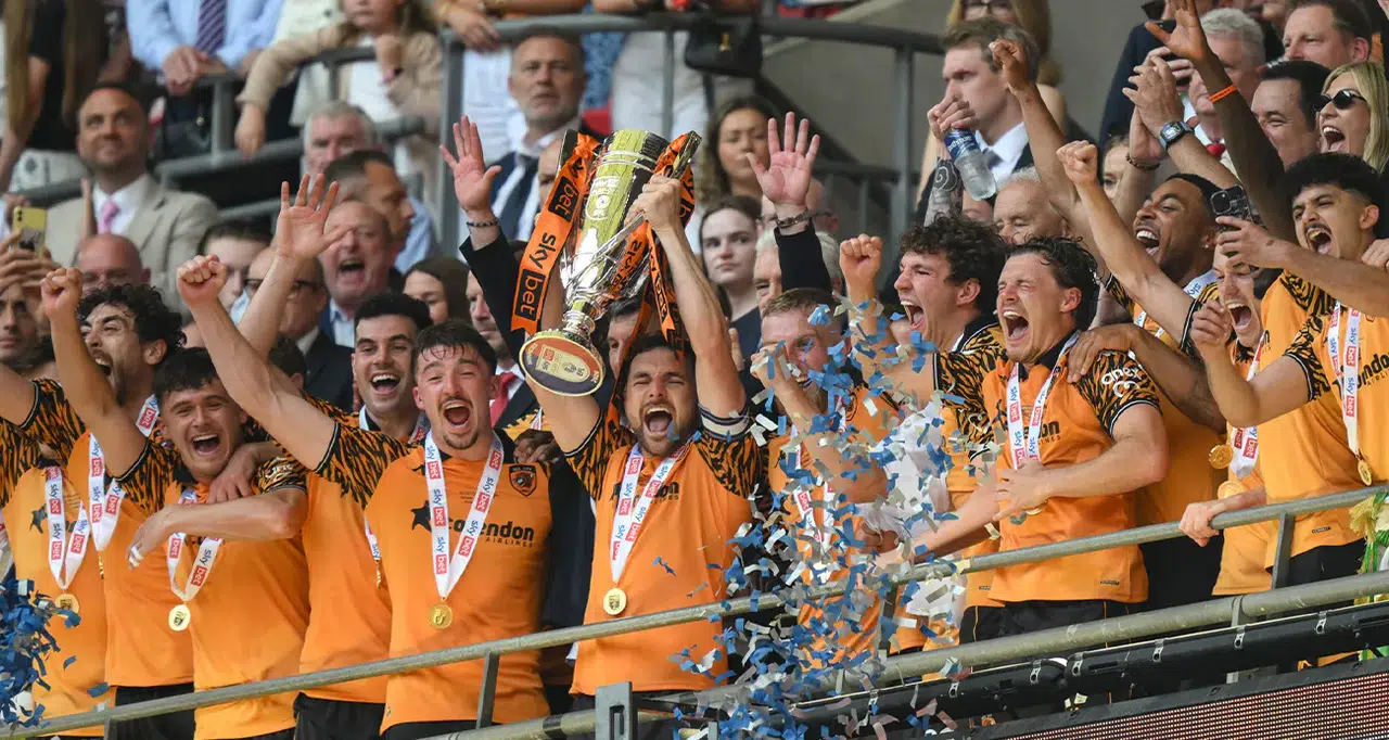 Hull City Premier Lig’de: Tarihi Başarı Wembley’de Geldi