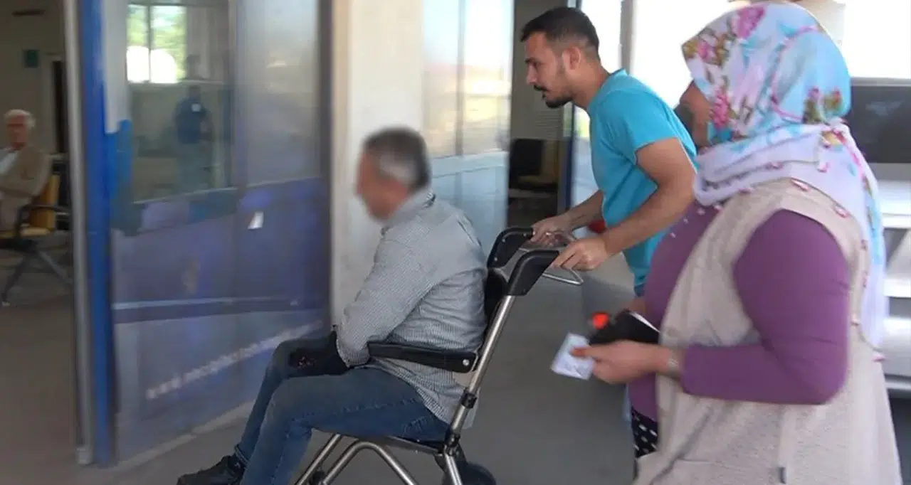 Tosunun Boynuz Darbesiyle Yaralanan Vatandaşa 60 Dikiş Atıldı