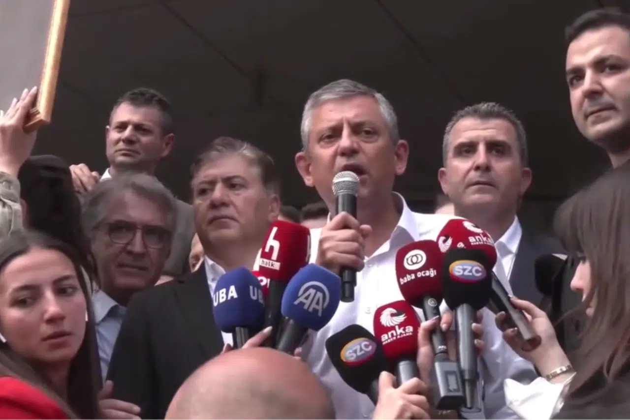 Özgür Özel: "CHP Her Yerde, Tekrar Dönüş İçin Hazır!"