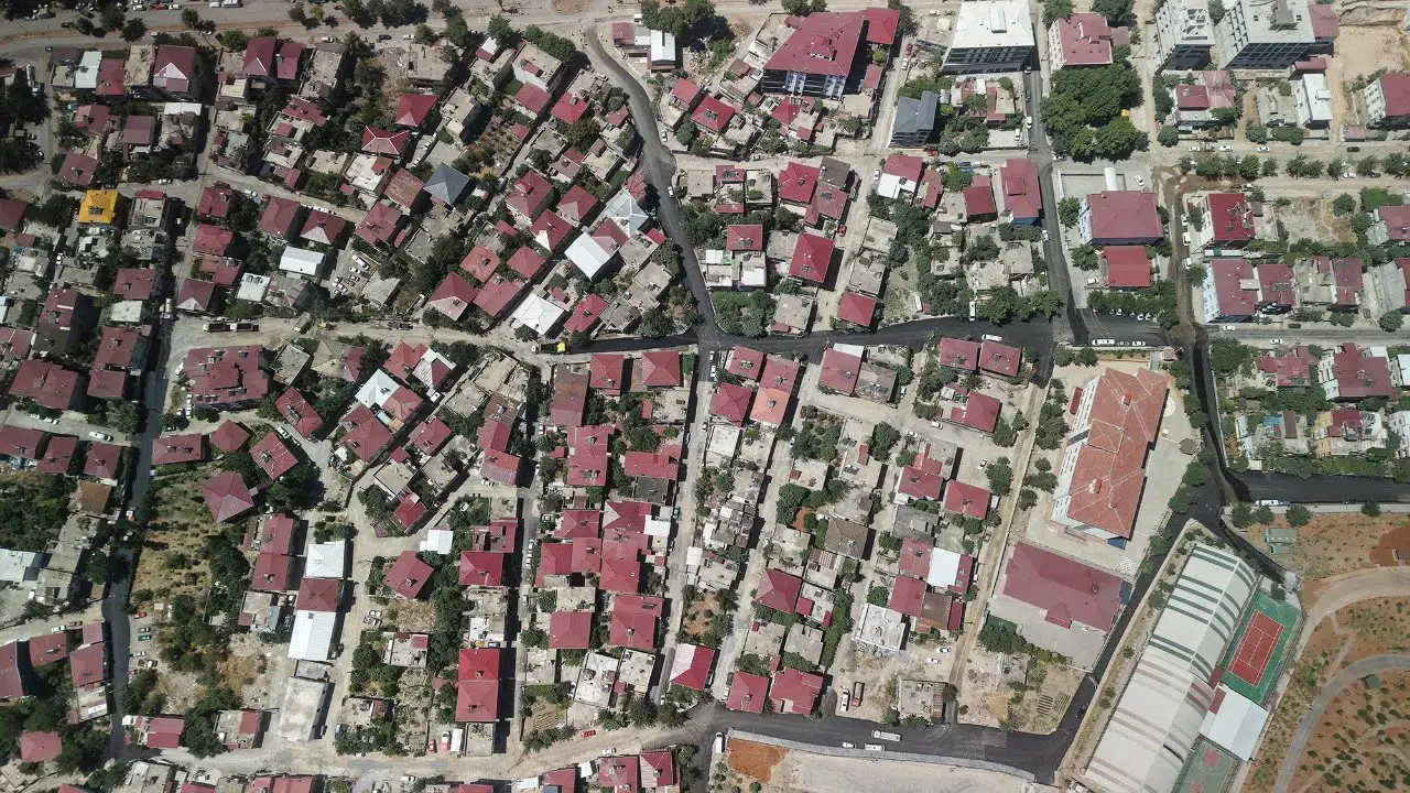 Kahramanmaraş’ta asfalt seferberliği sürüyor