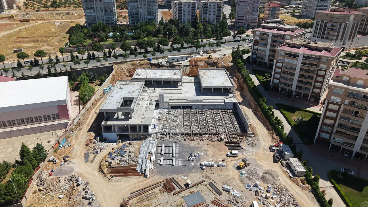 Kahramanmaraş'ta Gençlik ve Spor Merkezi Türkiye'ye örnek olacak