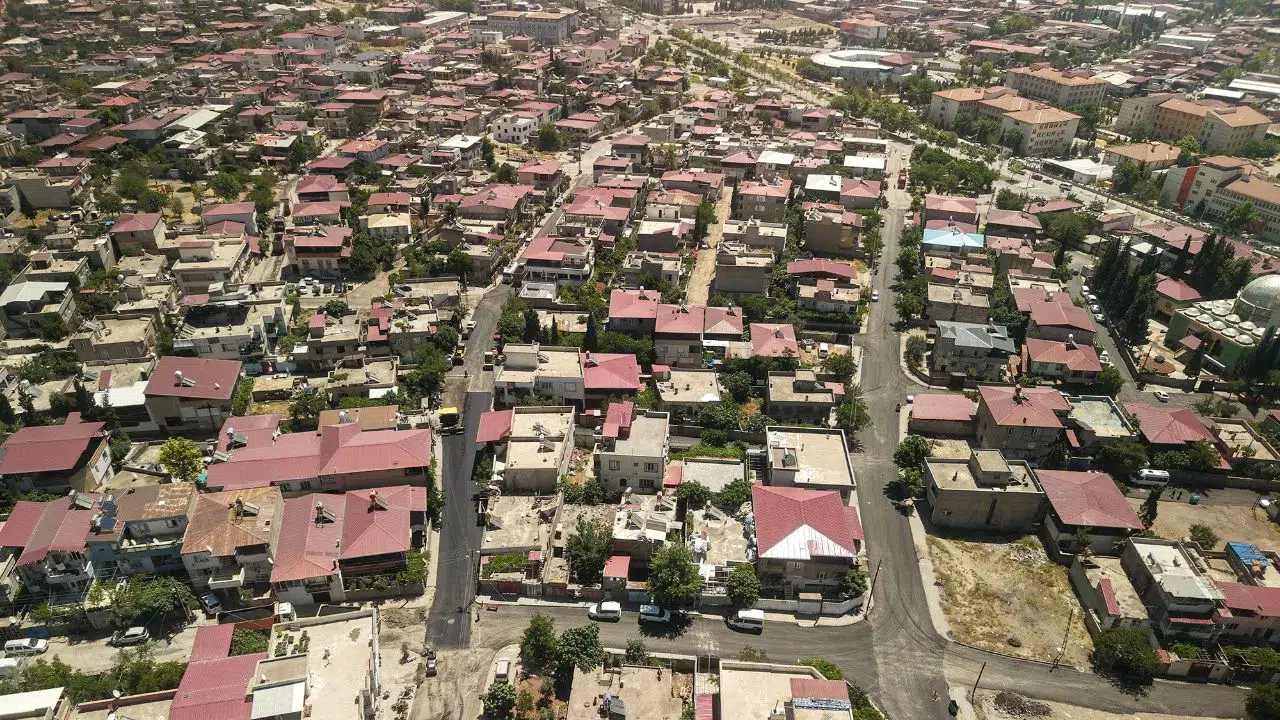 Kahramanmaraş'ta asfalt seferberliği, Dulkadiroğlu'nda hız kesmeden devam ediyor!