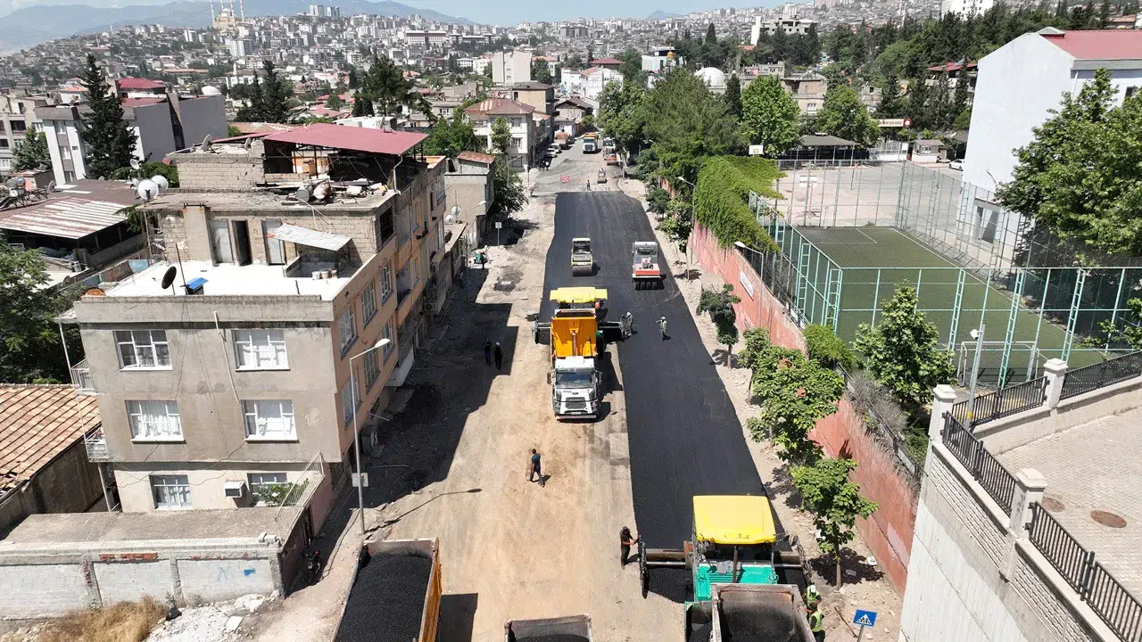 Kahramanmaraş'ta Gazipaşa Mahallesi'nde asfalt çalışmalarına başlandı