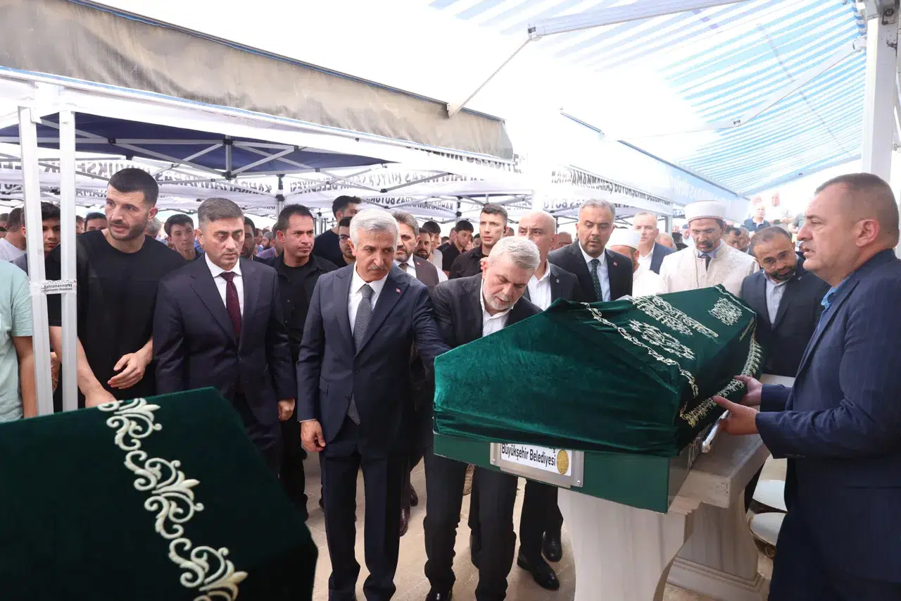 Kahramanmaraş'ta yangında hayatını kaybeden aile için cenaze töreni düzenlendi
