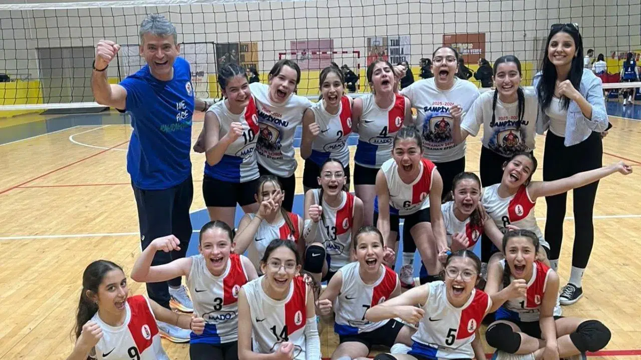Kahramanmaraş'ın genç voleybolcuları, Türkiye Şampiyonası yolunda başarıya imza attı