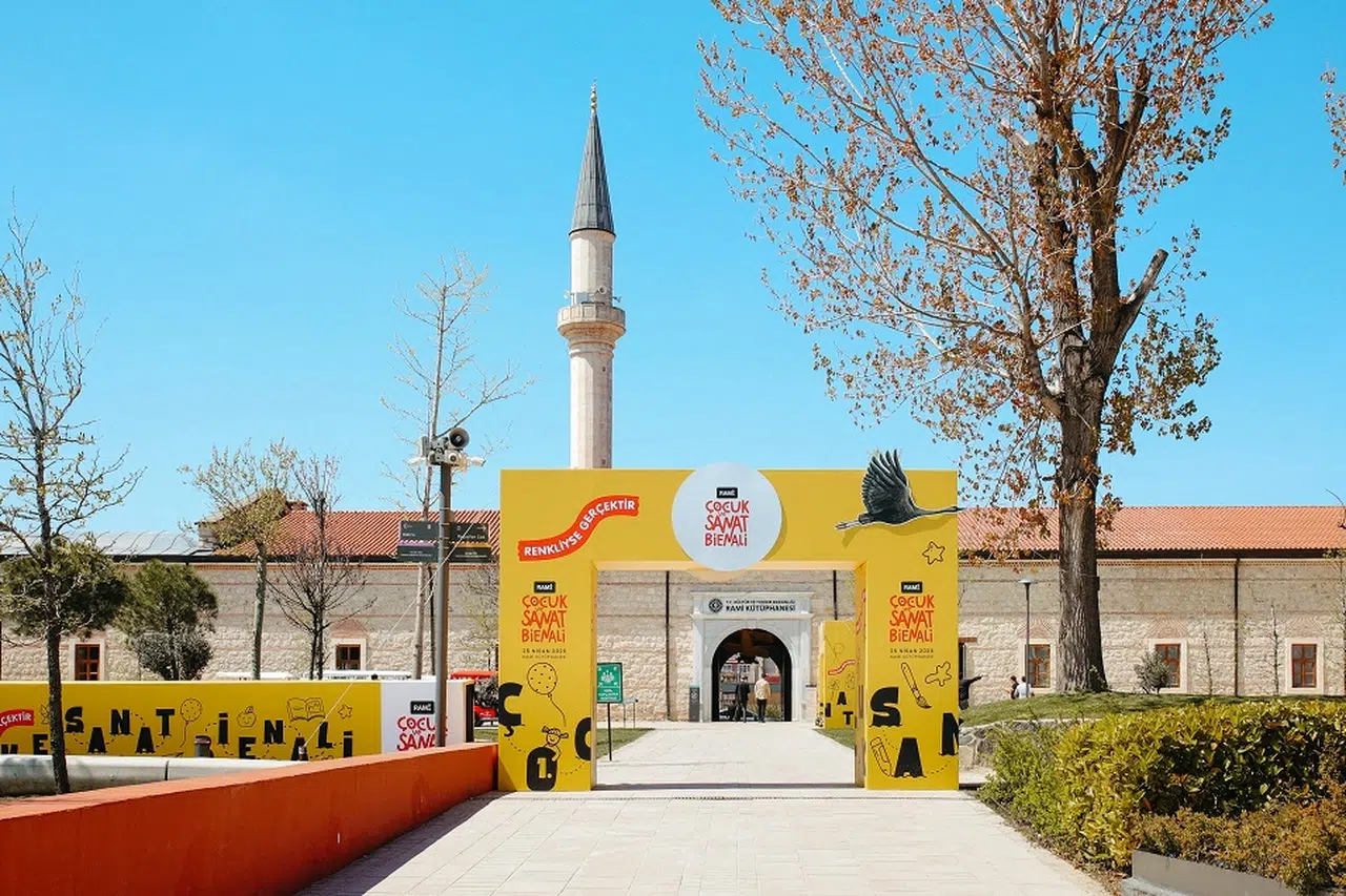 450 bin ziyaretçiyi aştı.. Bienal 31 Temmuz'a uzatıldı