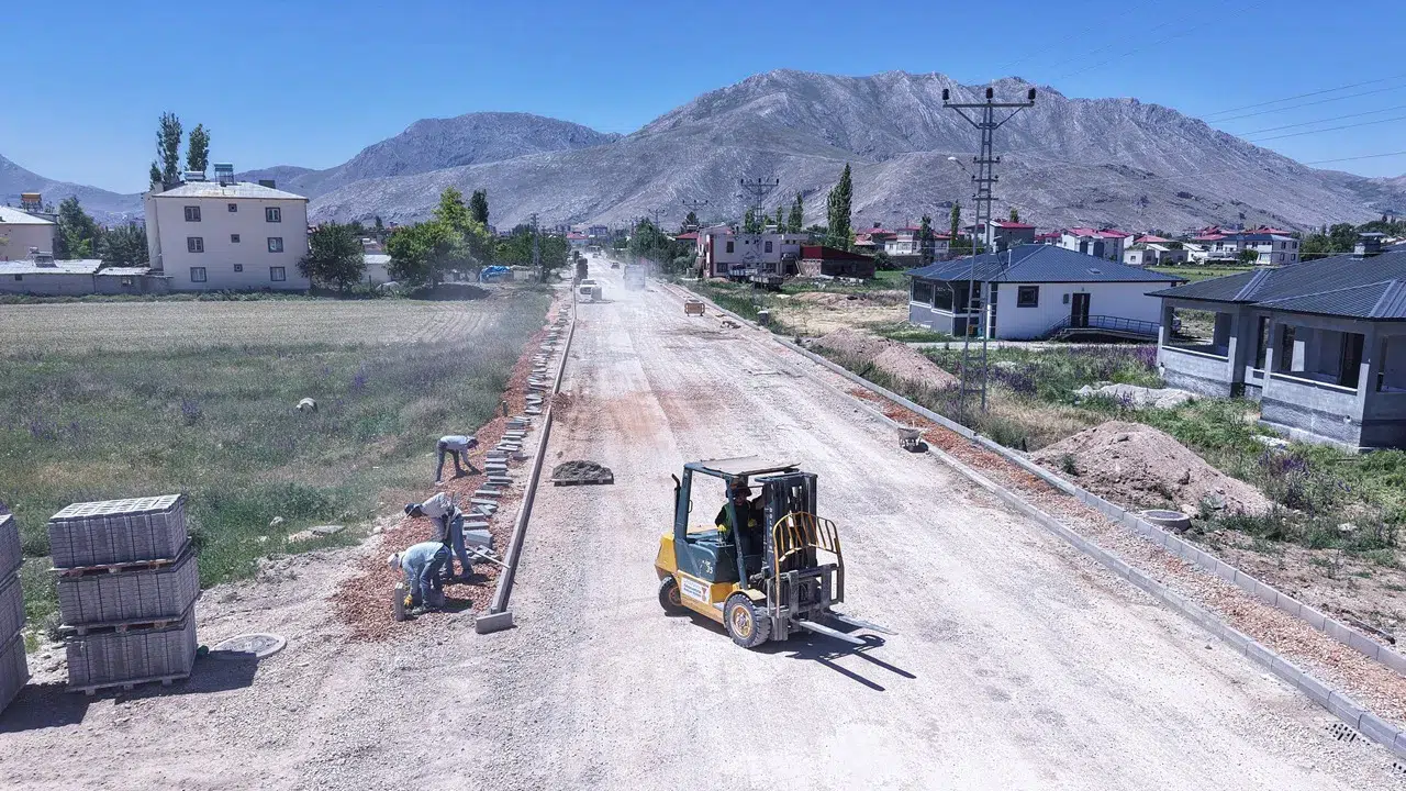 Elbistan Tepebaşı Caddesi'nde yürüyüş yolu ve asfalt çalışmaları başlıyor!