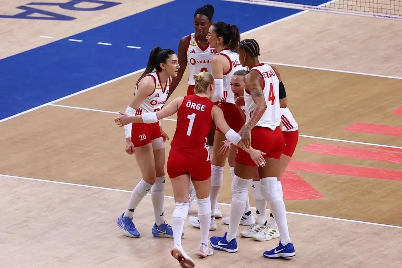 Filenin Sultanları Çin'i Devirip 4'te 4 Yaptı!