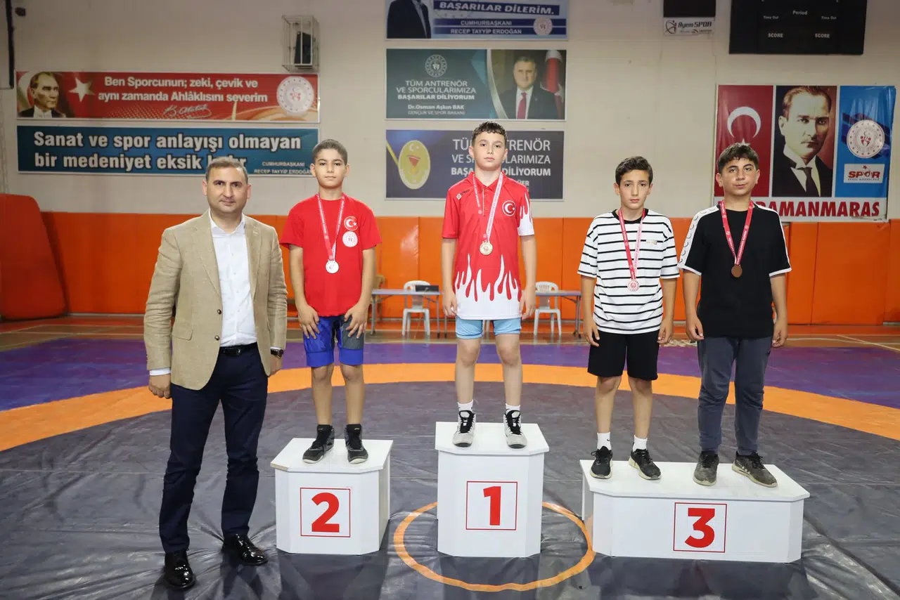 Kahramanmaraş’ta Minik Pehlivanlar Minderde Ter Döktü