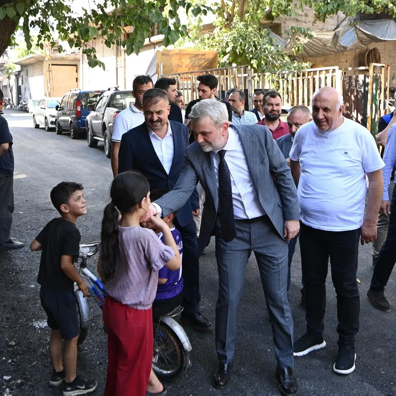 Başkan Görgel, Menderes Mahallesi'ndeki ulaşım yatırımlarını yerinde inceledi
