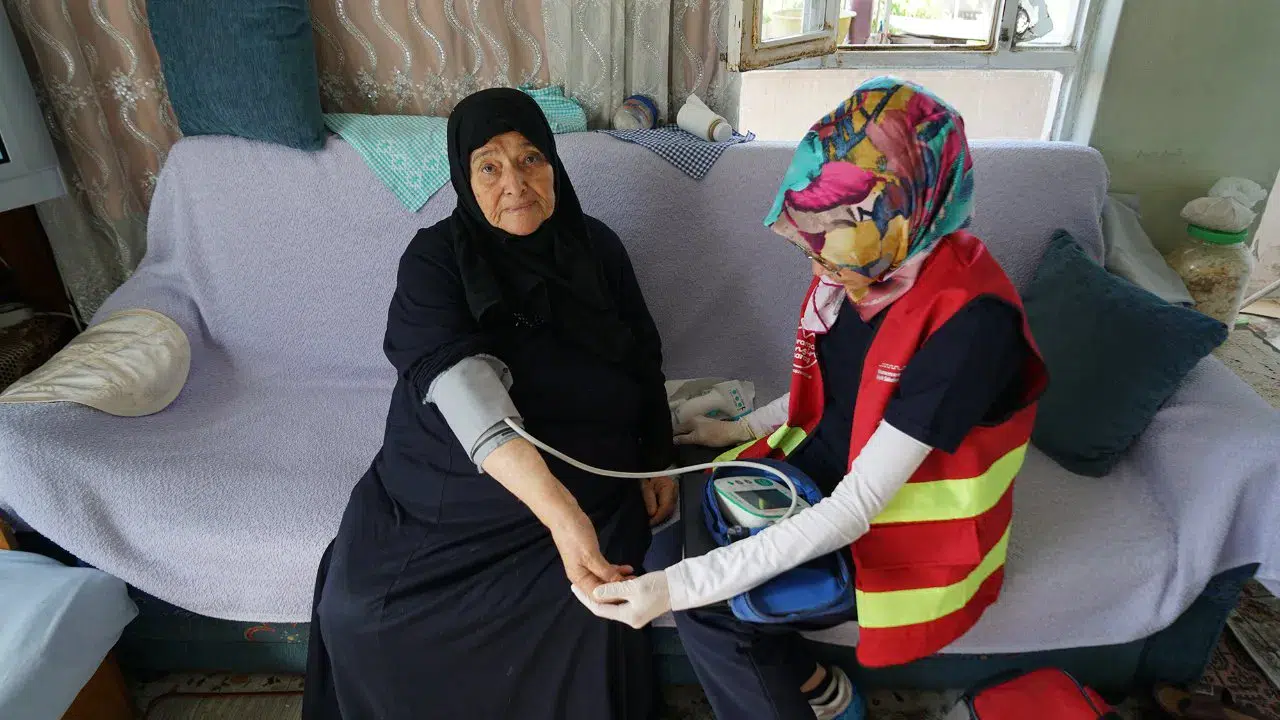 Kahramanmaraş, yalnız yaşayan yaşlılara sosyal destek hizmetleri sunuyor