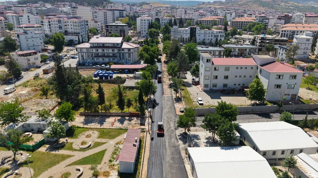 Pazarcık'ta ulaşım rahatlıyor, Büyükşehir asfalt seferberliği başlattı