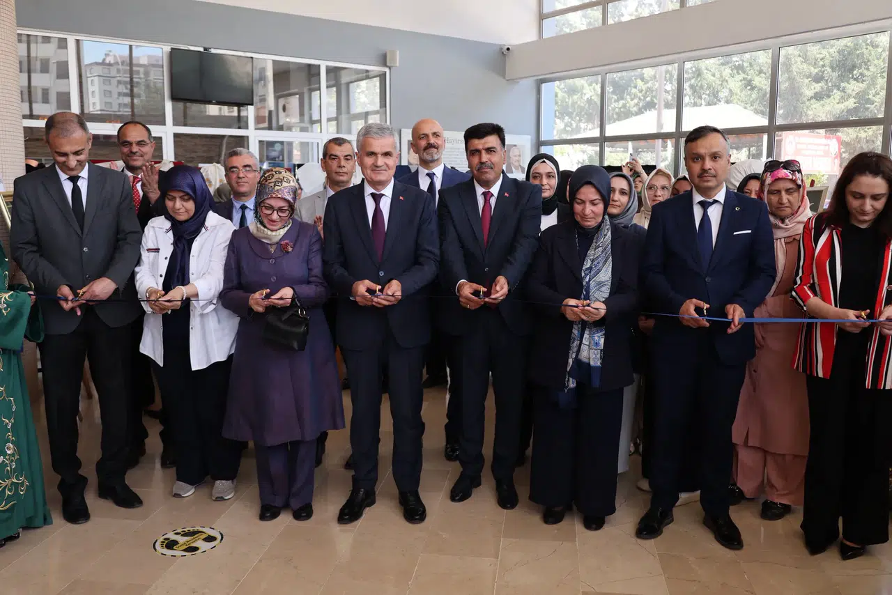 70 Yıllık Birikimle Sanatın İzleri Sergide Buluştu