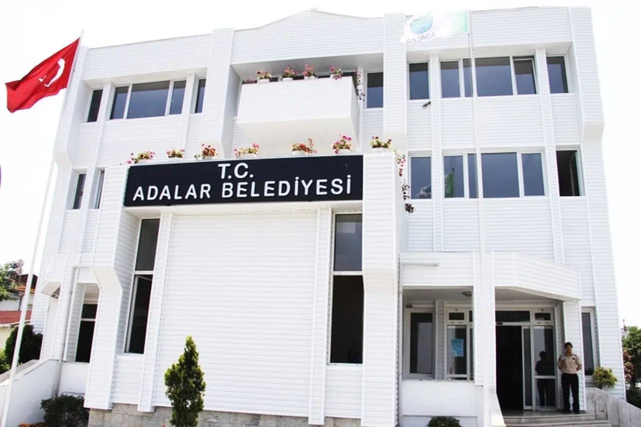 Adalar Belediyesi'ne operasyon! Rüşvet ve imardan Başkan ve 41 kişi gözaltında