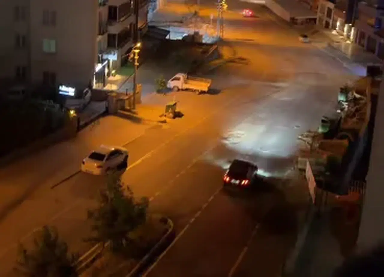 Kahramanmaraş'ta Seyir Halindeki Araca Silahlı Saldırı!