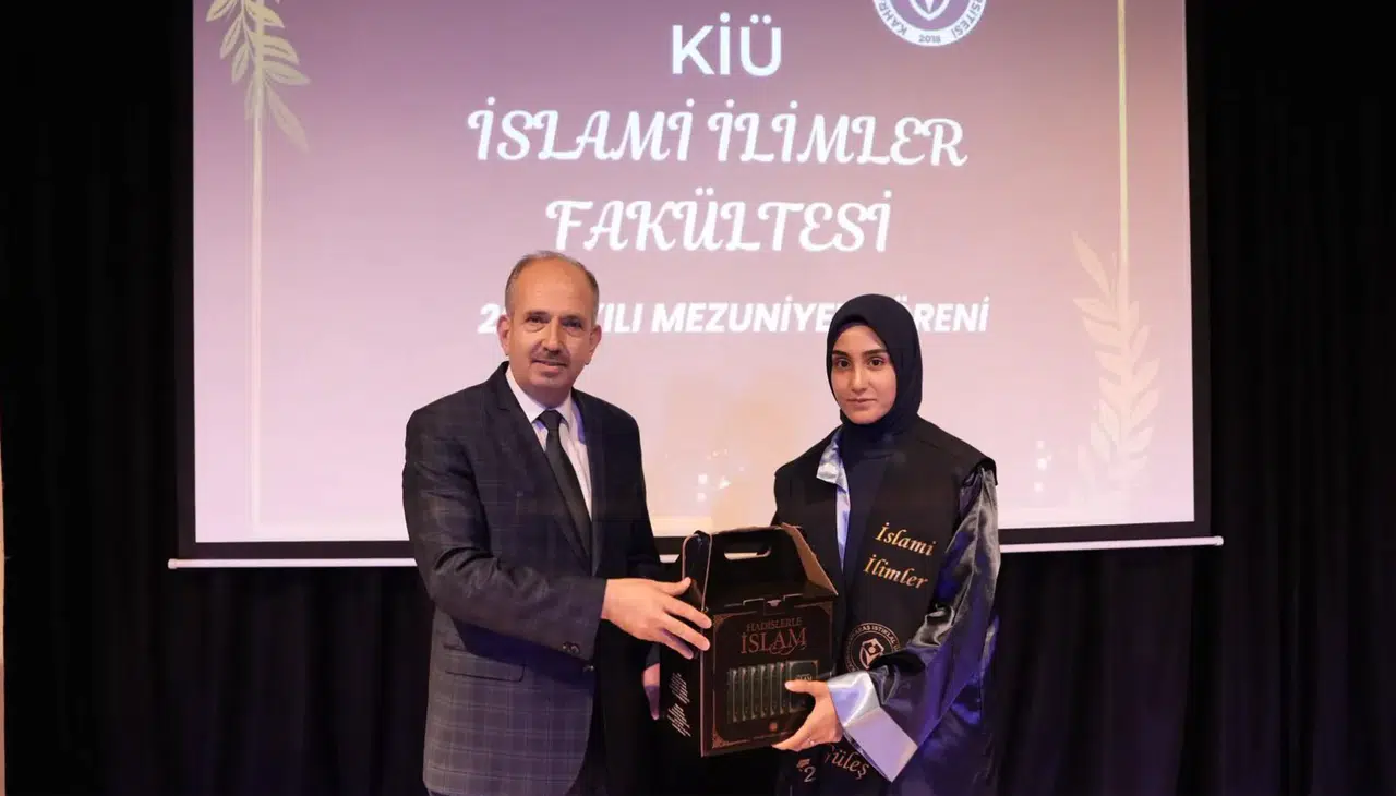 KİÜ İslami İlimler Fakültesi’nde Mezuniyet Coşkusu
