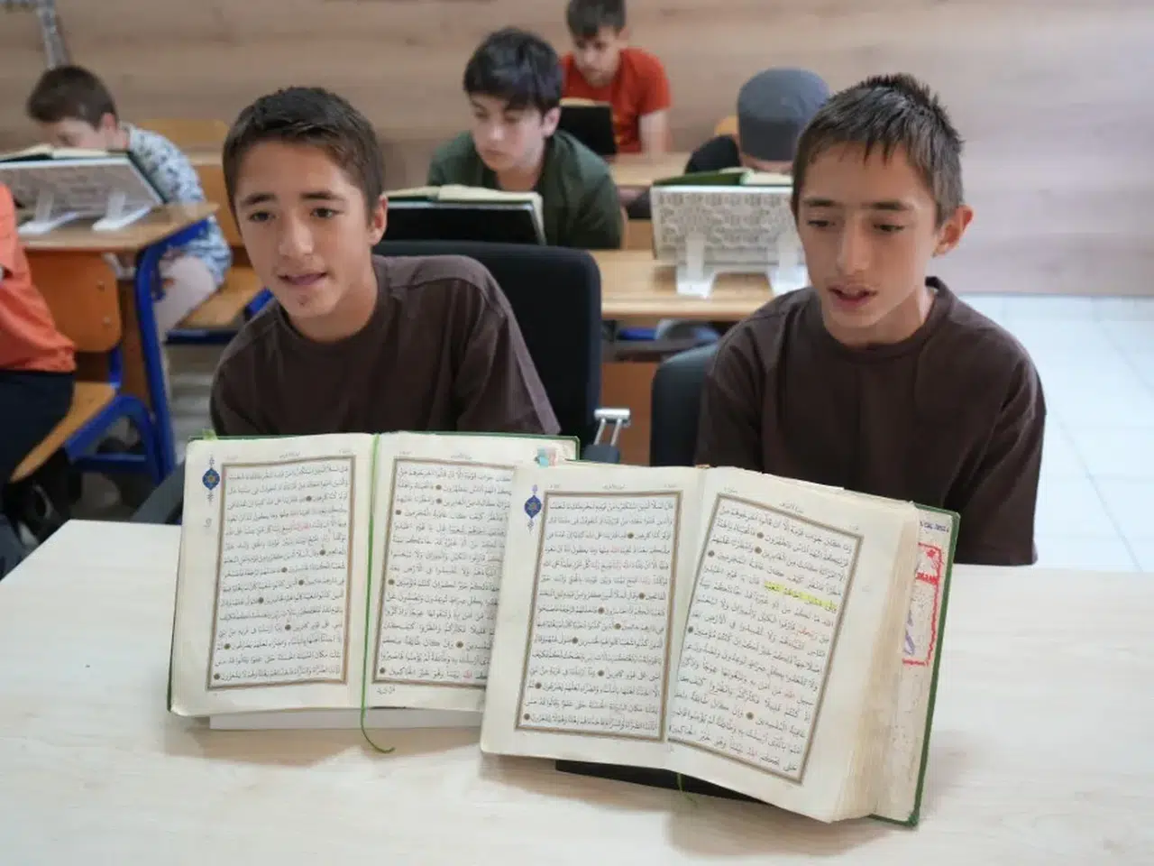 13 Yaşındaki İkiz Kardeşler Birlikte Hafız Oldu