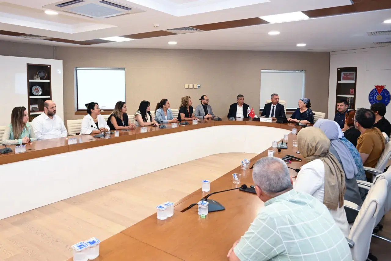 Tekstil ve moda sektörü için üniversite-sanayi iş birliği toplantısı yapıldı