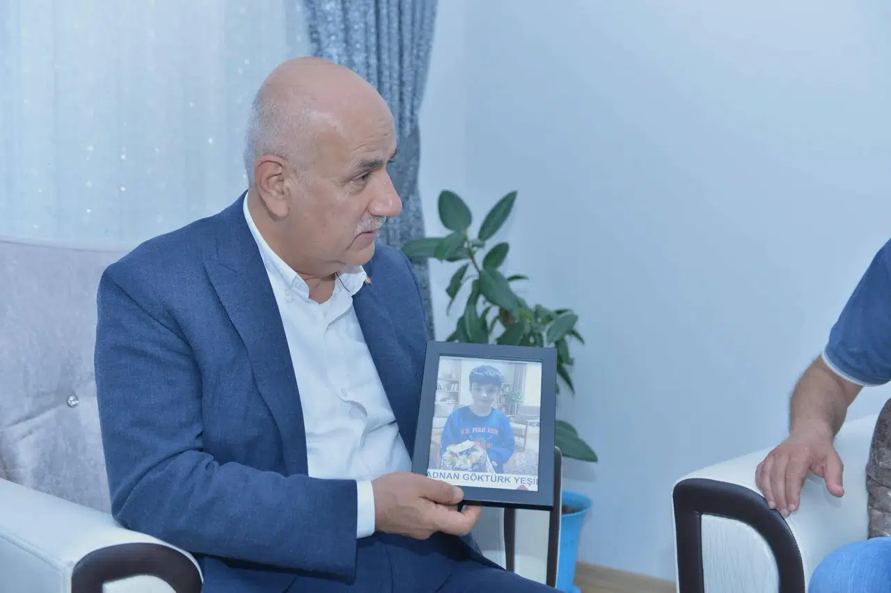 Vahit Kirişci'den Şehit Öğrenci Adnan'ın Ailesine Ziyaret