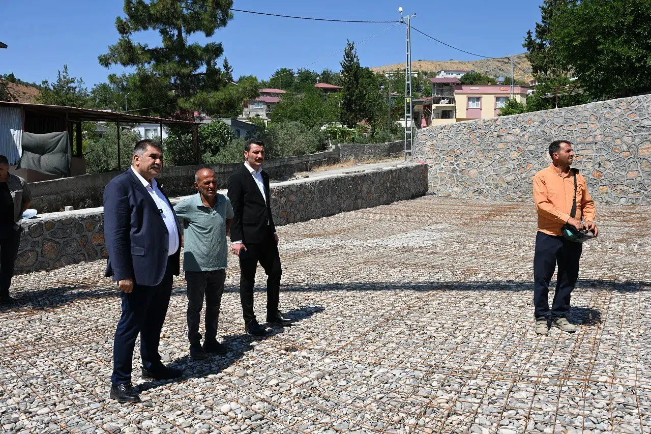 Başkan Karaca Ceceli'de Sahaya İndi! Taziye Evinde Çalışmalar Hızlandı