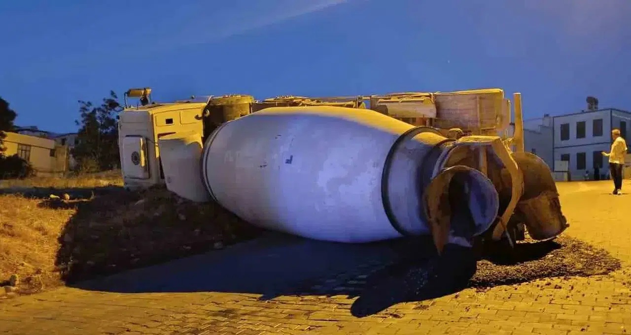 Kahramanmaraş'ta Beton Mikseri Devrildi: 1 Yaralı
