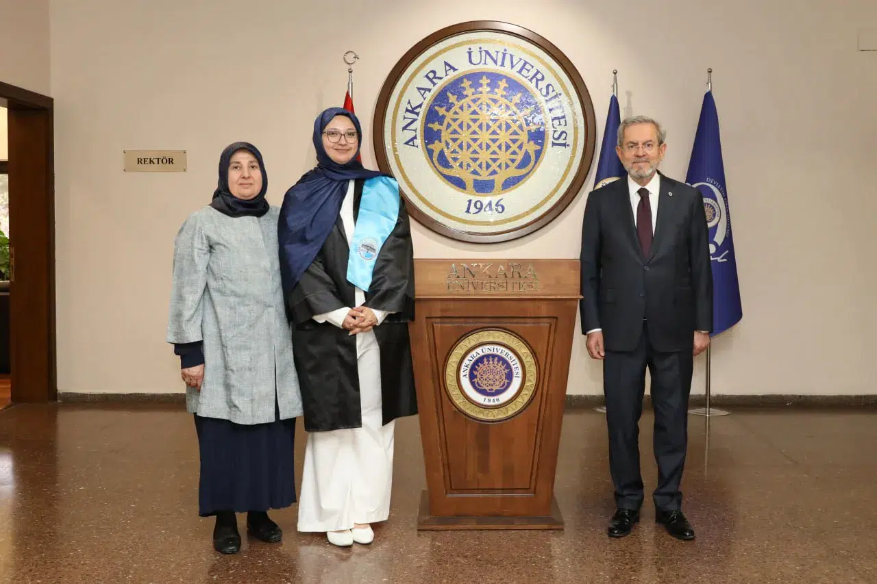 Deprem'in Sembol İsmi Aleyna Ölmez Mezun Oldu