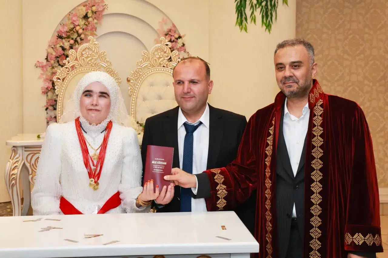 Kahramanmaraş'ta Görme Engelli Eğitmen Çiftin Düğününde Sevgi Engelleri Aştı